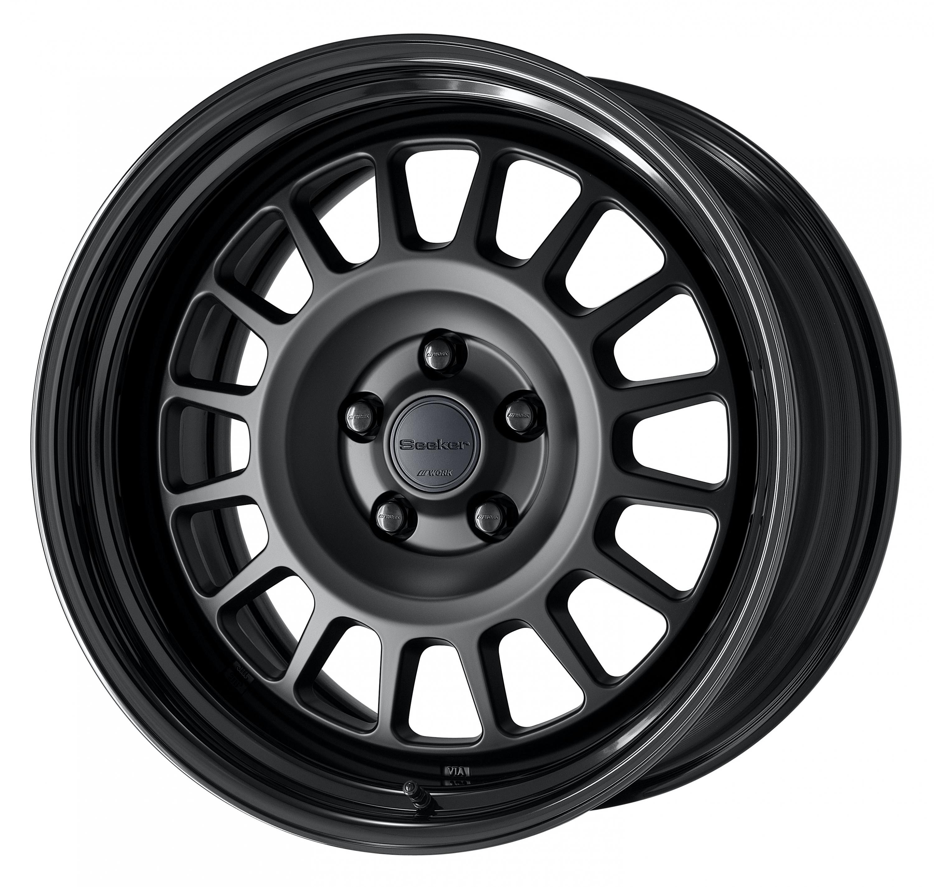 ■サイズ:18inch<br />
■ディスク:マットブラック(標準)<br />
■リム:STEP RIM(形状)/ブラックアルマイト(カスタム)<br />
■センターキャップ:マットブラック(セレクトオプション)<br />
■エアバルブ:ブラックエアバルブ(カスタム)